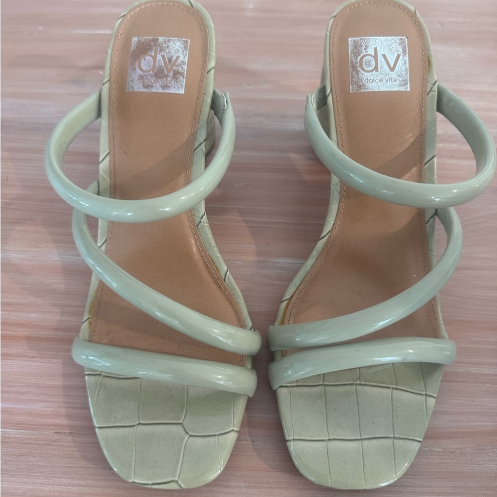 Dolce Vita Women's Cream Strappy Sandals